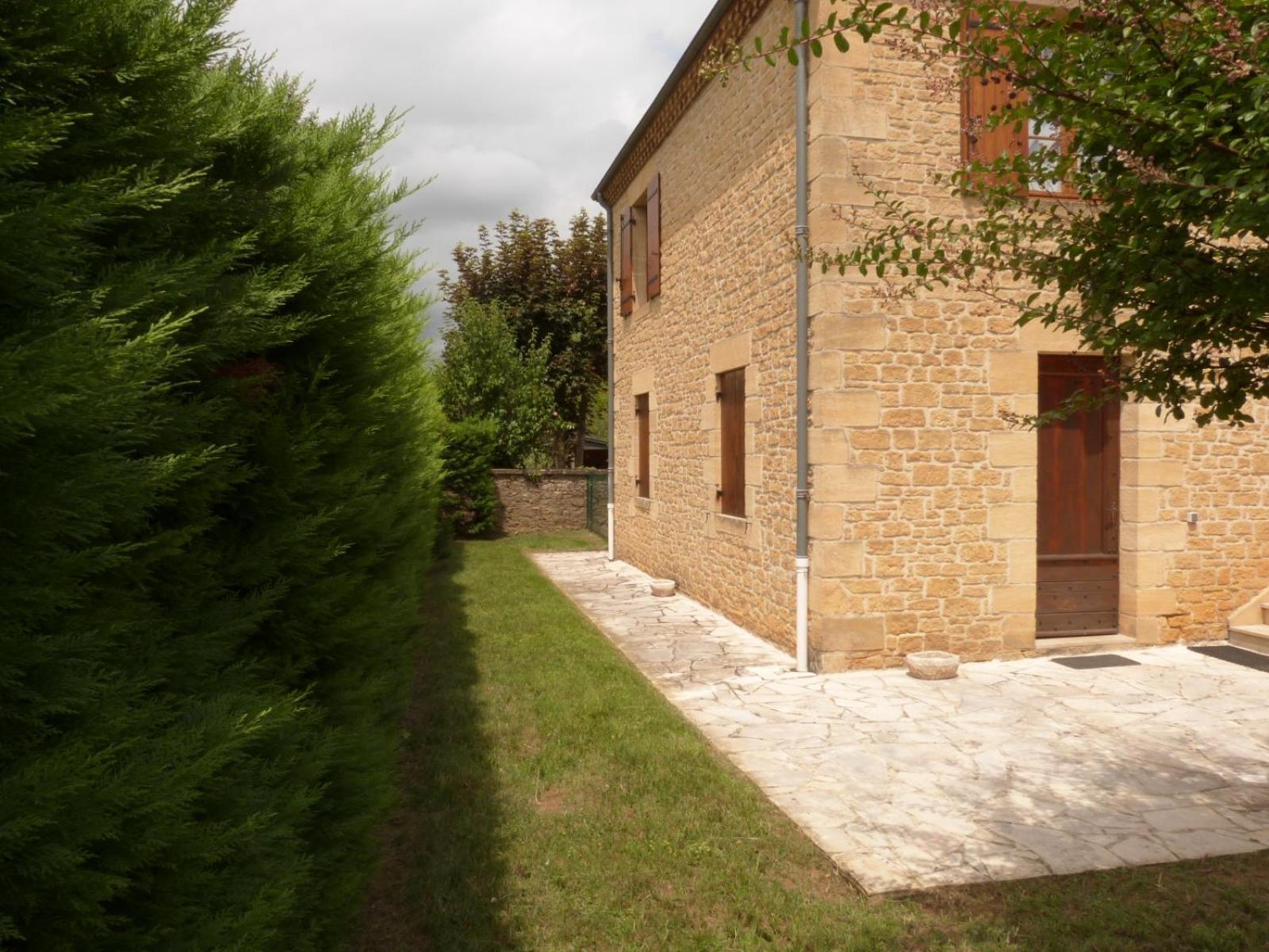 فيلا Logement Spacieux Rez-De-Chaussee, Jardin, Stationnement Devant, A 5 Minutes A Pied Du Centre De Sarlat المظهر الخارجي الصورة